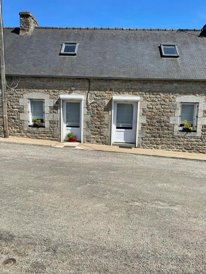 La Petite Maison Saint-Nicolas-du-Pélem Exterior photo